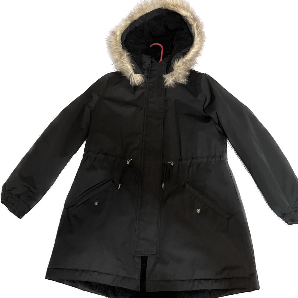 Coat, like new, small, detachable fur to wash, warm inside, black